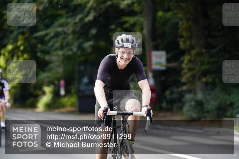 14.09.2025 - Stadtparktriathlon Michael Burmester http://msf.ph/oto/8911299 14.09.2025 11:05:03 Radfahren 737, 776, 826, 852, 867, 891, 919 meine-sportfotos.de