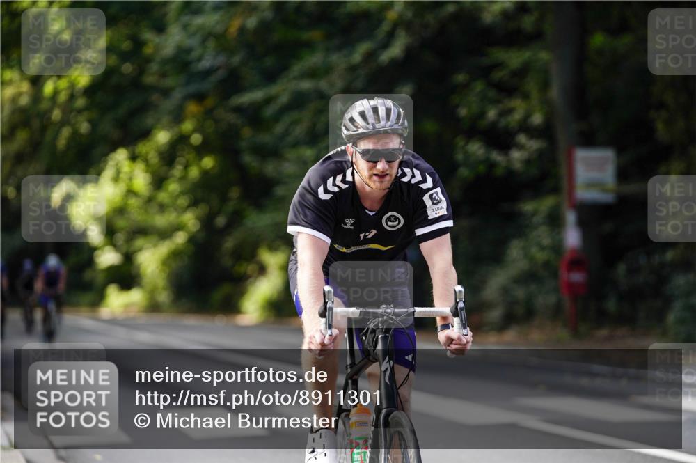 14.09.2025 - Stadtparktriathlon Michael Burmester http://msf.ph/oto/8911301 14.09.2025 11:05:05 Radfahren 737, 776, 826, 833, 852, 867, 891, 919 meine-sportfotos.de