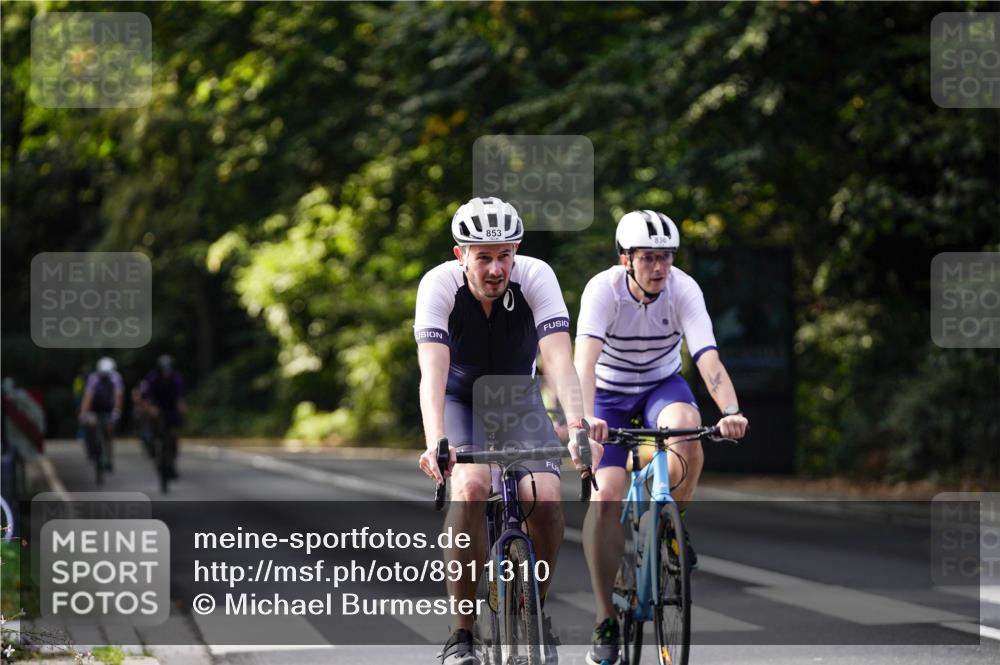 14.09.2025 - Stadtparktriathlon Michael Burmester http://msf.ph/oto/8911310 14.09.2025 11:05:19 Radfahren 827, 835, 836, 841, 853, 855, 898 meine-sportfotos.de