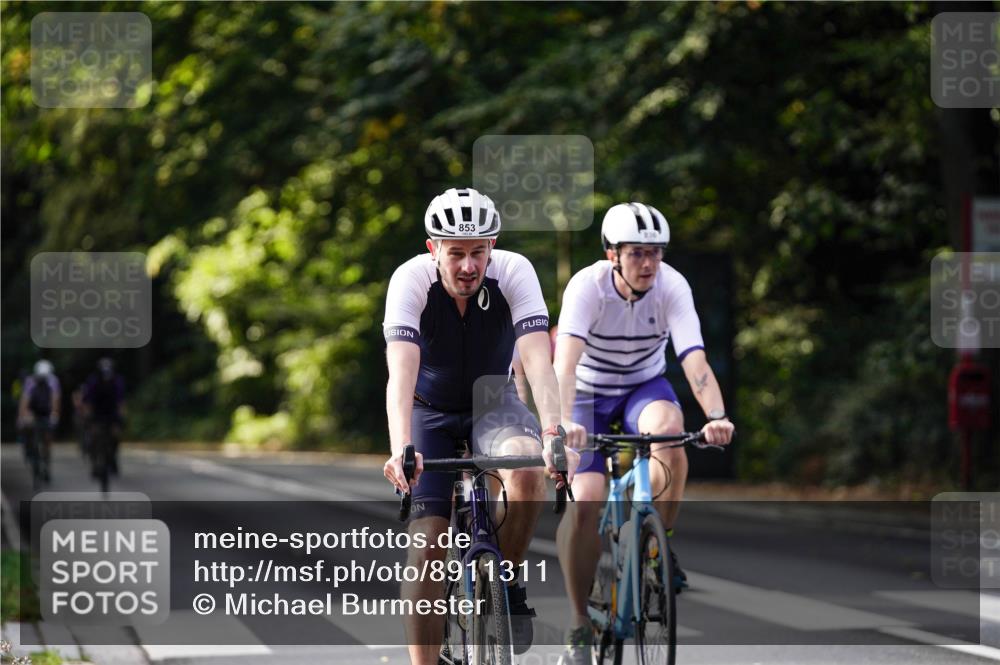 14.09.2025 - Stadtparktriathlon Michael Burmester http://msf.ph/oto/8911311 14.09.2025 11:05:19 Radfahren 827, 835, 836, 841, 853, 855, 898 meine-sportfotos.de