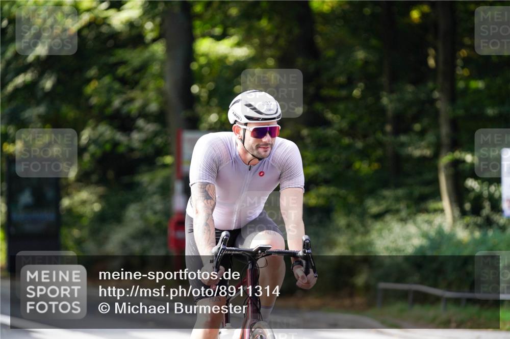 14.09.2025 - Stadtparktriathlon Michael Burmester http://msf.ph/oto/8911314 14.09.2025 11:05:20 Radfahren 827, 835, 836, 841, 846, 853, 855, 898 meine-sportfotos.de