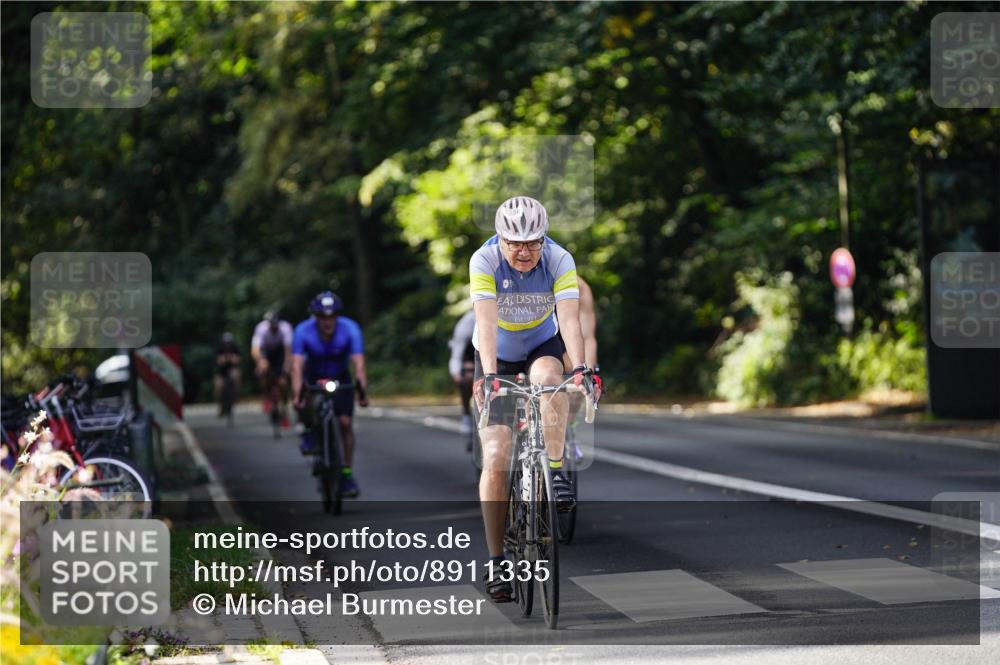 14.09.2025 - Stadtparktriathlon Michael Burmester http://msf.ph/oto/8911335 14.09.2025 11:05:49 Radfahren 727, 743, 744, 750, 756, 759, 799, 804, 859, 861 meine-sportfotos.de