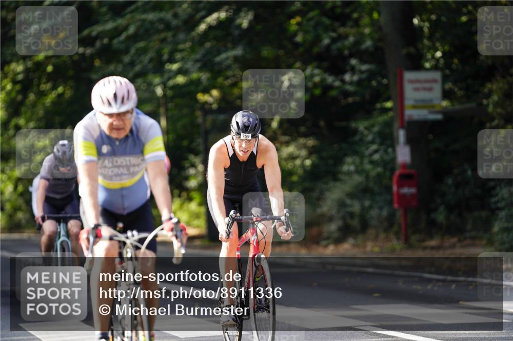 14.09.2025 - Stadtparktriathlon Michael Burmester http://msf.ph/oto/8911336 14.09.2025 11:05:51 Radfahren 727, 743, 744, 750, 756, 759, 799, 804, 859, 861, 897 meine-sportfotos.de