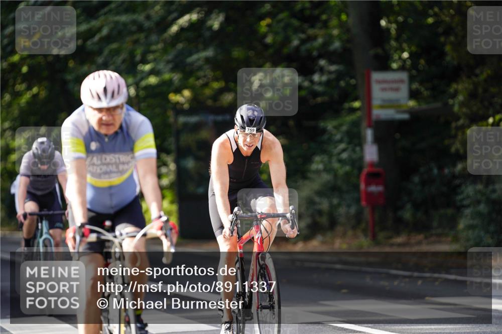 14.09.2025 - Stadtparktriathlon Michael Burmester http://msf.ph/oto/8911337 14.09.2025 11:05:51 Radfahren 727, 743, 744, 750, 756, 759, 799, 804, 859, 861, 897 meine-sportfotos.de