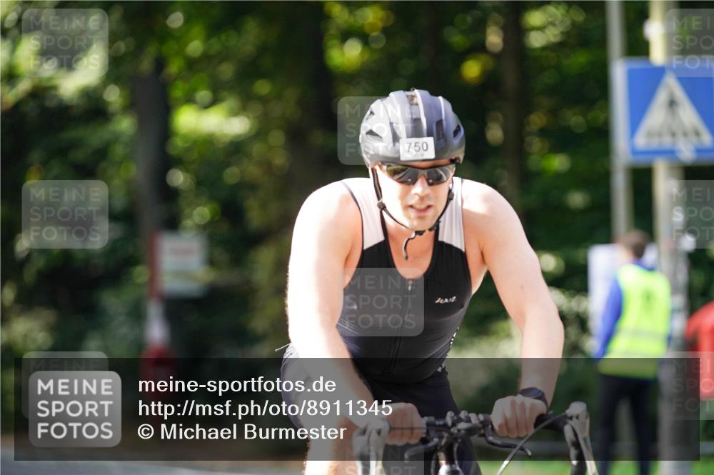 14.09.2025 - Stadtparktriathlon Michael Burmester http://msf.ph/oto/8911345 14.09.2025 11:05:55 Radfahren 727, 743, 744, 750, 756, 759, 799, 804, 848, 897 meine-sportfotos.de