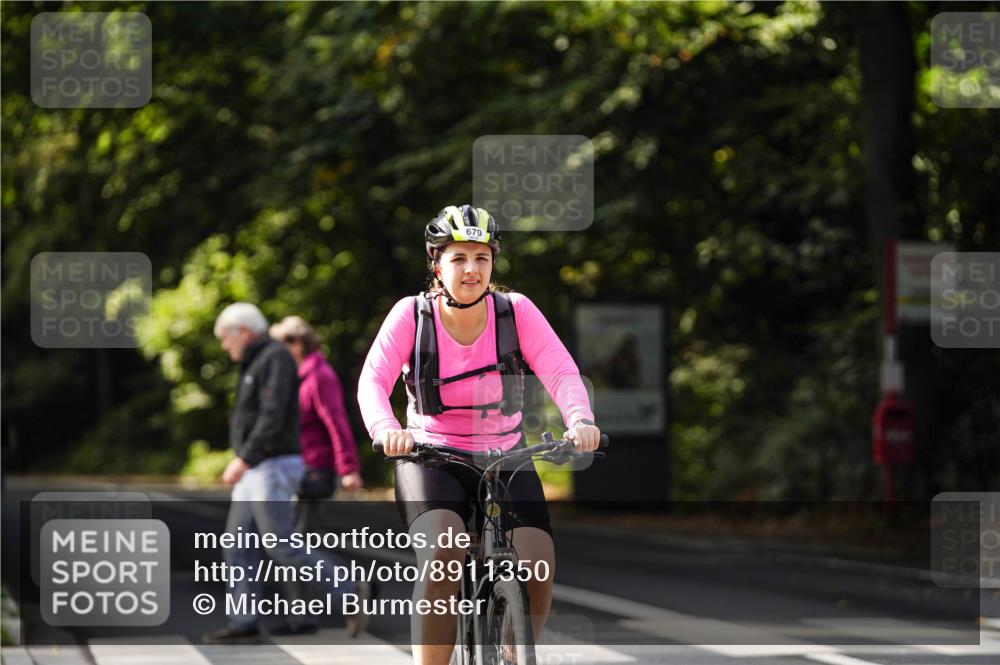 14.09.2025 - Stadtparktriathlon Michael Burmester http://msf.ph/oto/8911350 14.09.2025 11:06:10 Radfahren 679 meine-sportfotos.de