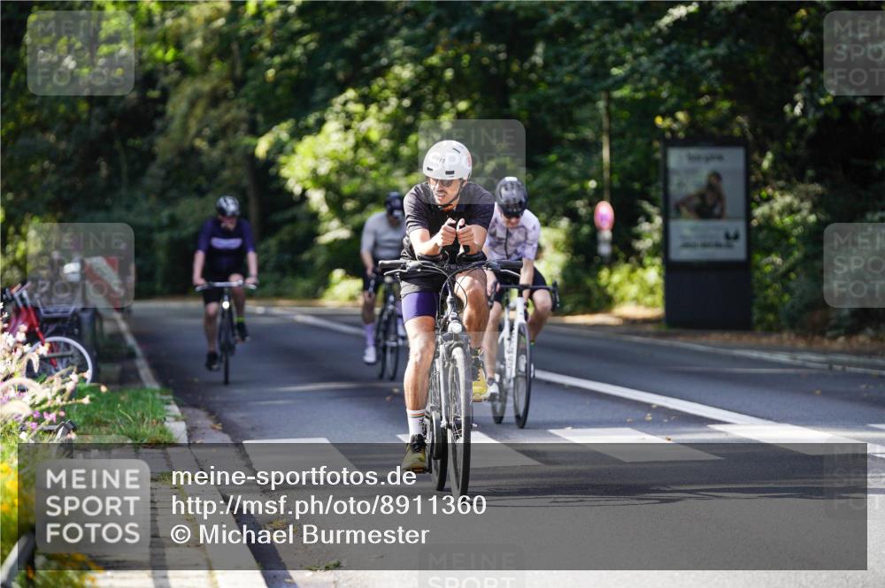 14.09.2025 - Stadtparktriathlon Michael Burmester http://msf.ph/oto/8911360 14.09.2025 11:06:34 Radfahren 748, 777, 816, 820 meine-sportfotos.de