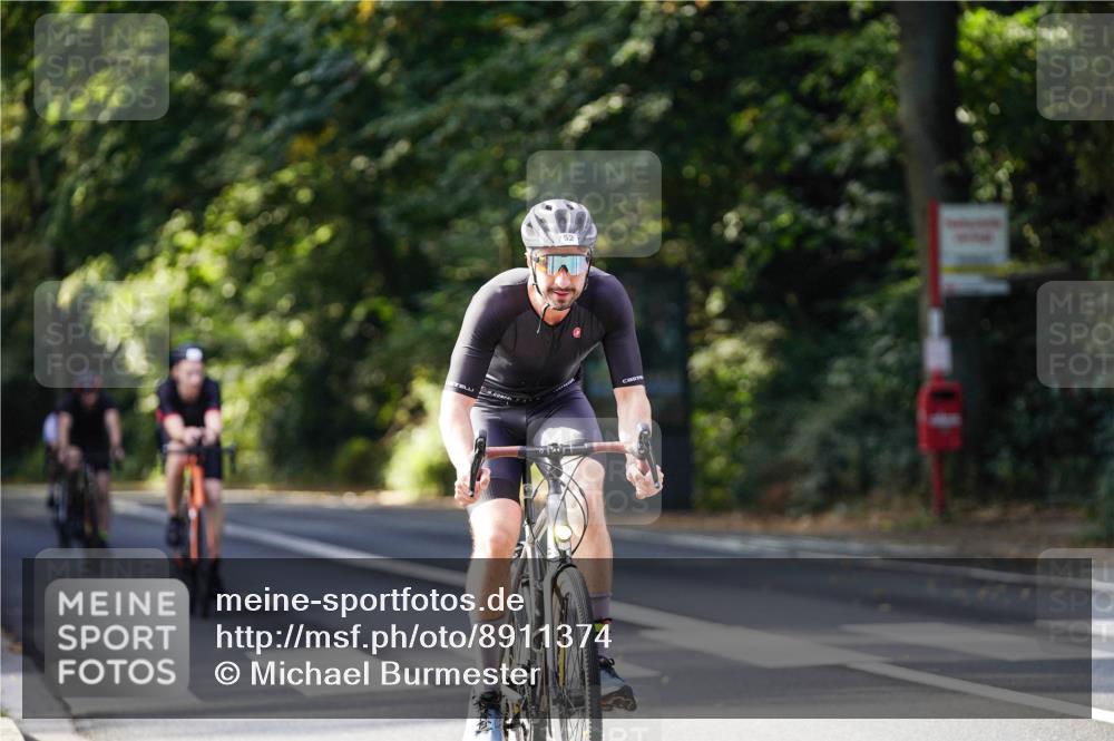 14.09.2025 - Stadtparktriathlon Michael Burmester http://msf.ph/oto/8911374 14.09.2025 11:06:58 Radfahren 752, 813, 874, 882 meine-sportfotos.de