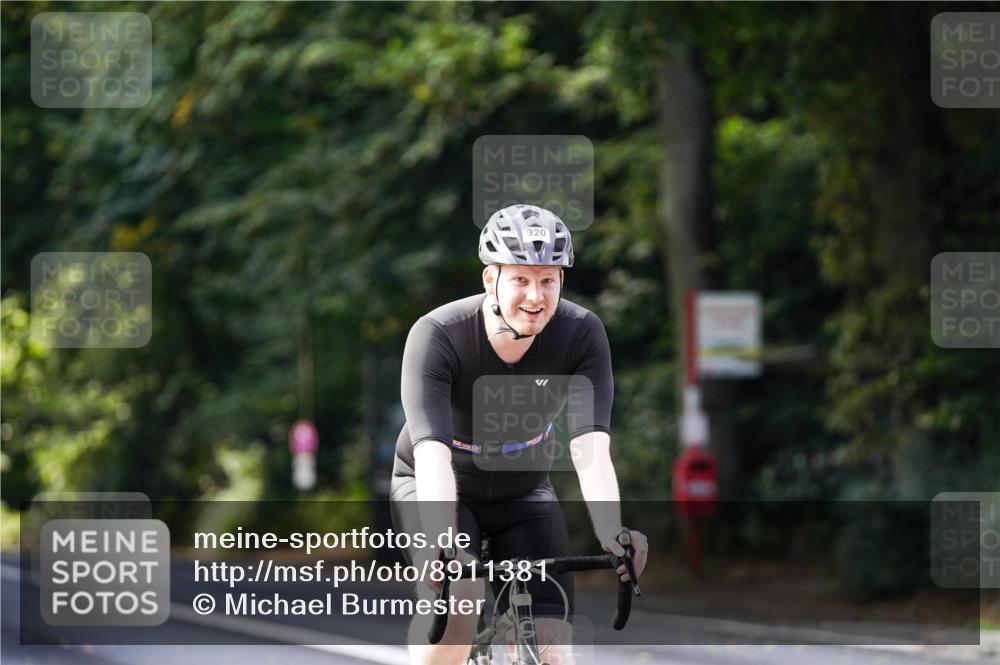 14.09.2025 - Stadtparktriathlon Michael Burmester http://msf.ph/oto/8911381 14.09.2025 11:07:08 Radfahren 813, 825, 838, 865, 886, 920 meine-sportfotos.de