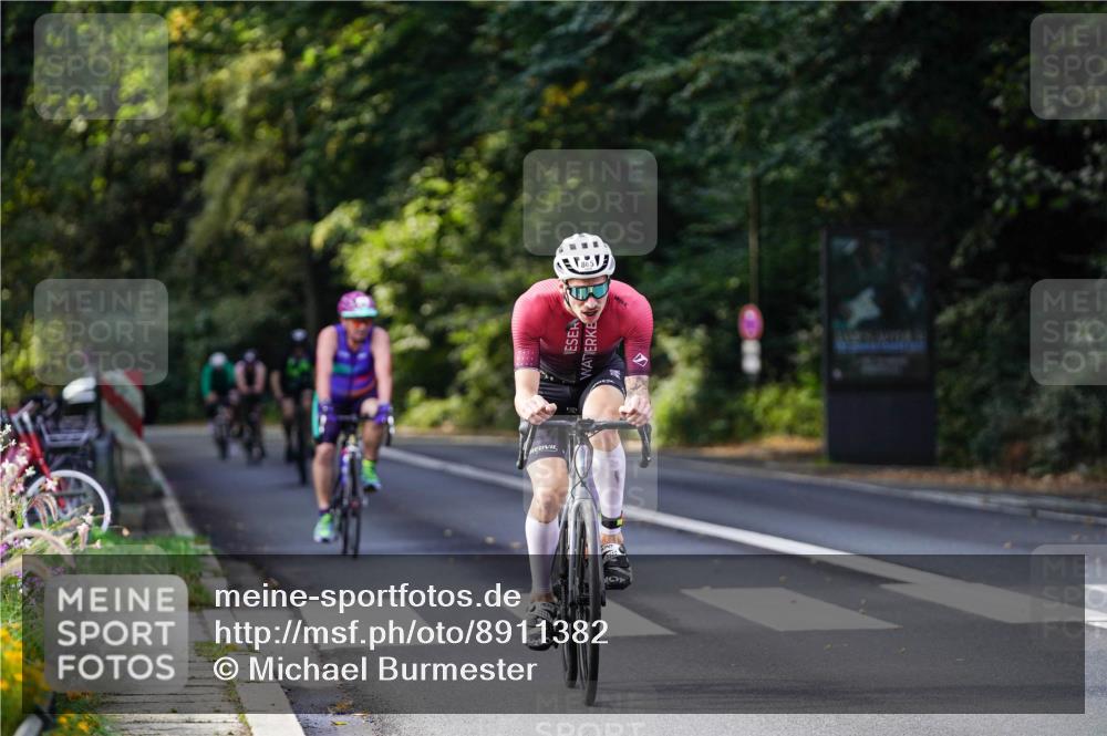 14.09.2025 - Stadtparktriathlon Michael Burmester http://msf.ph/oto/8911382 14.09.2025 11:07:12 Radfahren 739, 785, 825, 838, 865, 886, 920 meine-sportfotos.de