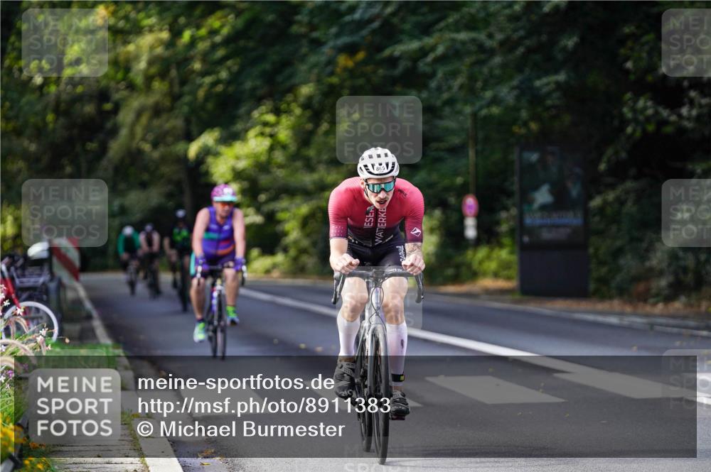 14.09.2025 - Stadtparktriathlon Michael Burmester http://msf.ph/oto/8911383 14.09.2025 11:07:12 Radfahren 739, 785, 825, 838, 865, 886, 920 meine-sportfotos.de