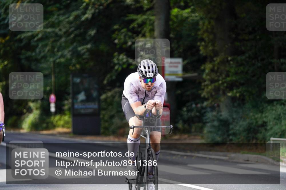 14.09.2025 - Stadtparktriathlon Michael Burmester http://msf.ph/oto/8911386 14.09.2025 11:07:13 Radfahren 739, 785, 825, 838, 865, 886, 920 meine-sportfotos.de