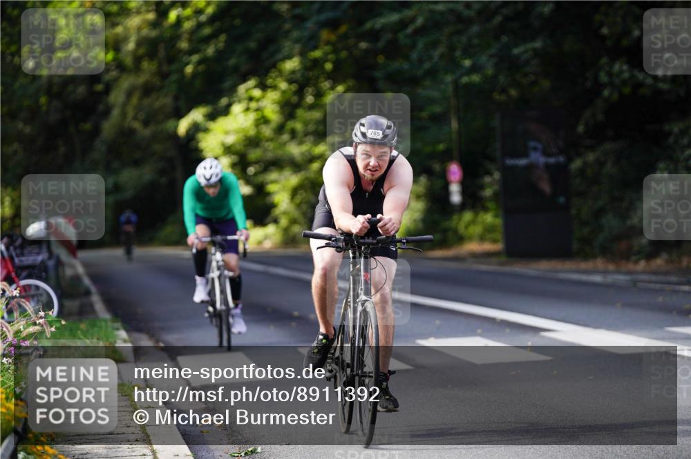 14.09.2025 - Stadtparktriathlon Michael Burmester http://msf.ph/oto/8911392 14.09.2025 11:07:18 Radfahren 739, 785, 825, 838, 865, 886 meine-sportfotos.de