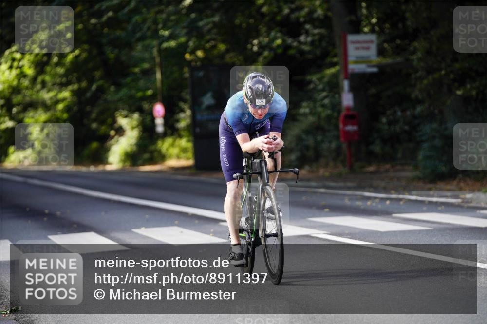 14.09.2025 - Stadtparktriathlon Michael Burmester http://msf.ph/oto/8911397 14.09.2025 11:07:27 Radfahren 871 meine-sportfotos.de