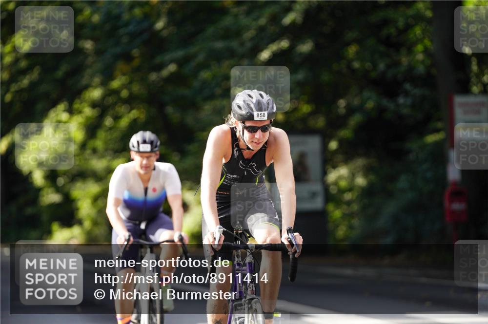 14.09.2025 - Stadtparktriathlon Michael Burmester http://msf.ph/oto/8911414 14.09.2025 11:07:58 Radfahren 829, 847, 858, 894, 921 meine-sportfotos.de