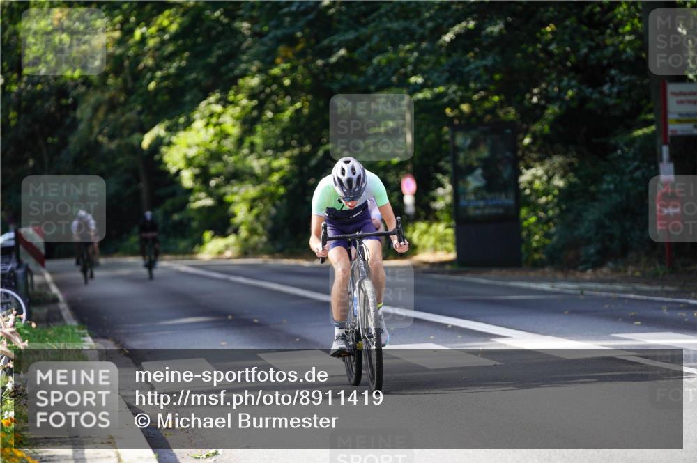 14.09.2025 - Stadtparktriathlon Michael Burmester http://msf.ph/oto/8911419 14.09.2025 11:08:09 Radfahren 728, 730, 892, 894, 915 meine-sportfotos.de