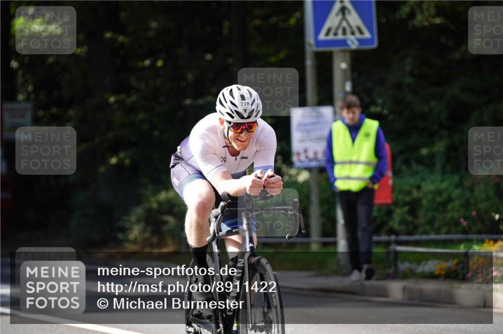 14.09.2025 - Stadtparktriathlon Michael Burmester http://msf.ph/oto/8911422 14.09.2025 11:08:11 Radfahren 728, 730, 892, 915, 918 meine-sportfotos.de