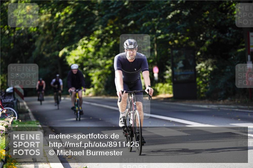 14.09.2025 - Stadtparktriathlon Michael Burmester http://msf.ph/oto/8911425 14.09.2025 11:08:18 Radfahren 758, 839, 878, 892, 915, 918 meine-sportfotos.de