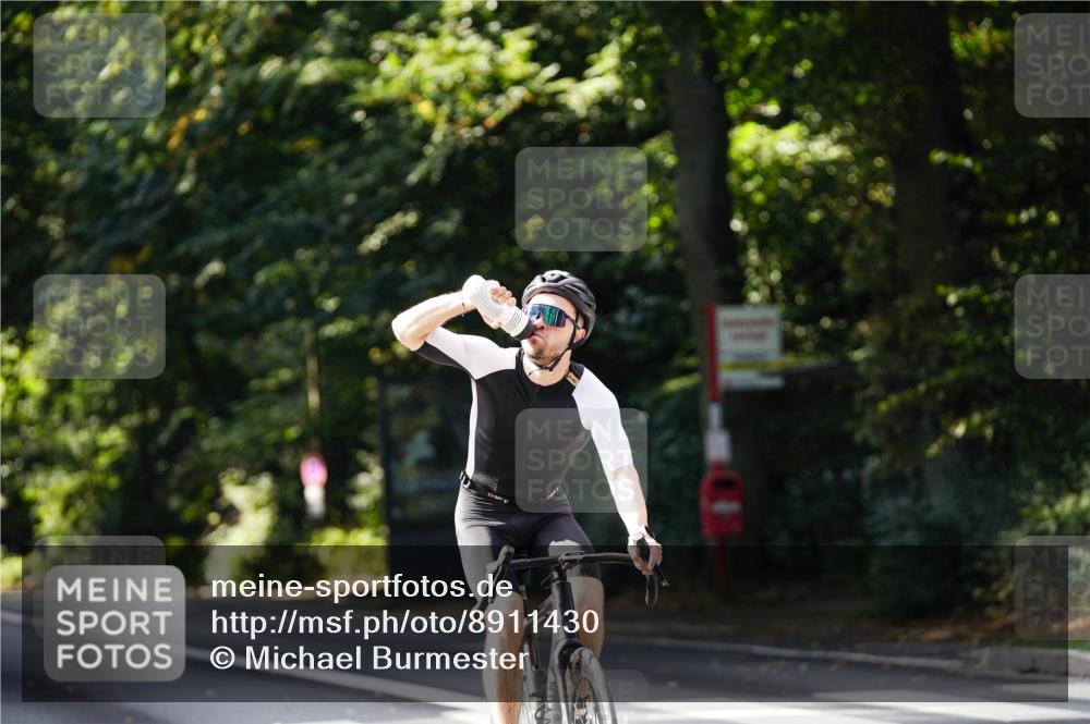 14.09.2025 - Stadtparktriathlon Michael Burmester http://msf.ph/oto/8911430 14.09.2025 11:08:22 Radfahren 758, 839, 878, 915, 918 meine-sportfotos.de