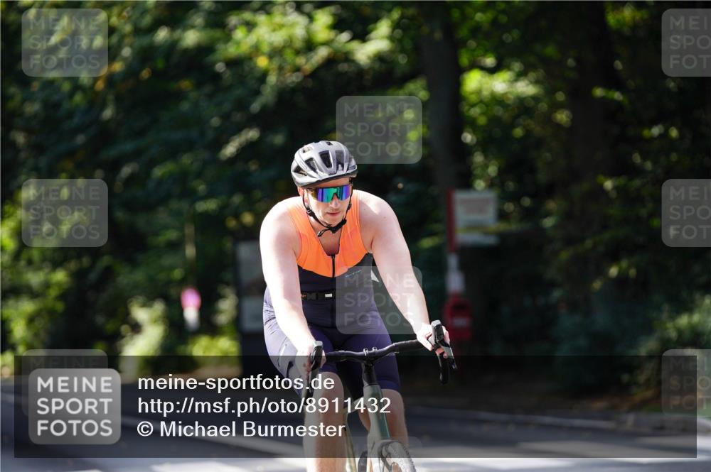 14.09.2025 - Stadtparktriathlon Michael Burmester http://msf.ph/oto/8911432 14.09.2025 11:08:26 Radfahren 758, 839, 878 meine-sportfotos.de