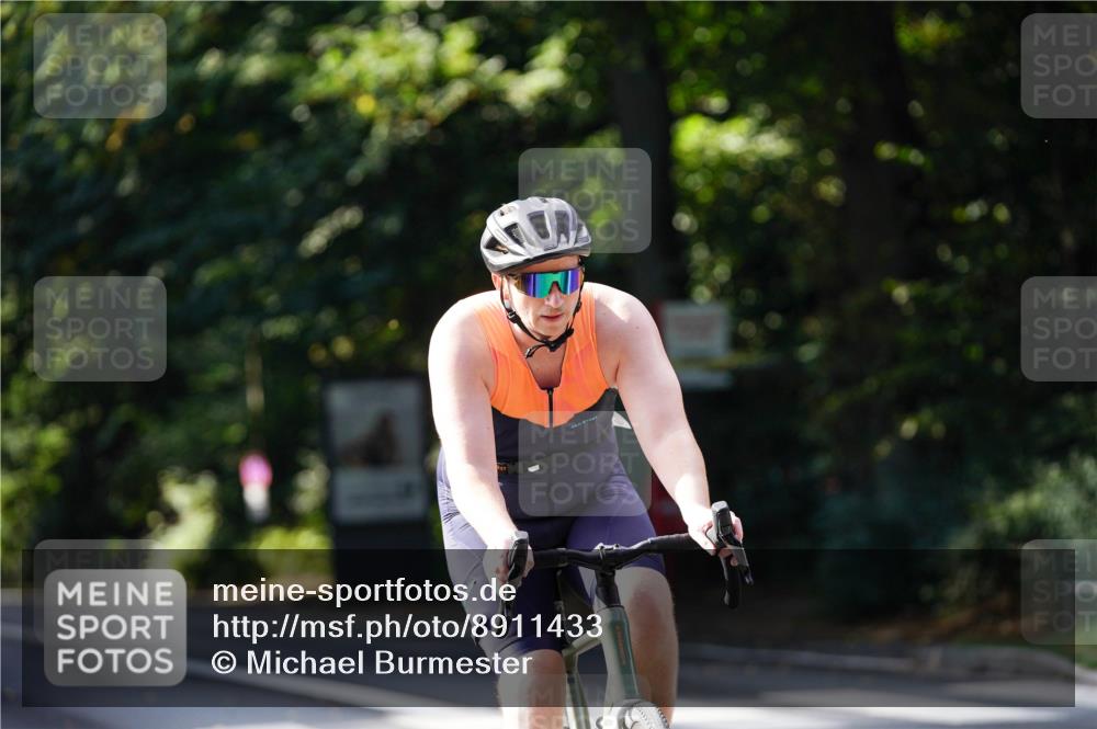 14.09.2025 - Stadtparktriathlon Michael Burmester http://msf.ph/oto/8911433 14.09.2025 11:08:26 Radfahren 758, 839, 878 meine-sportfotos.de