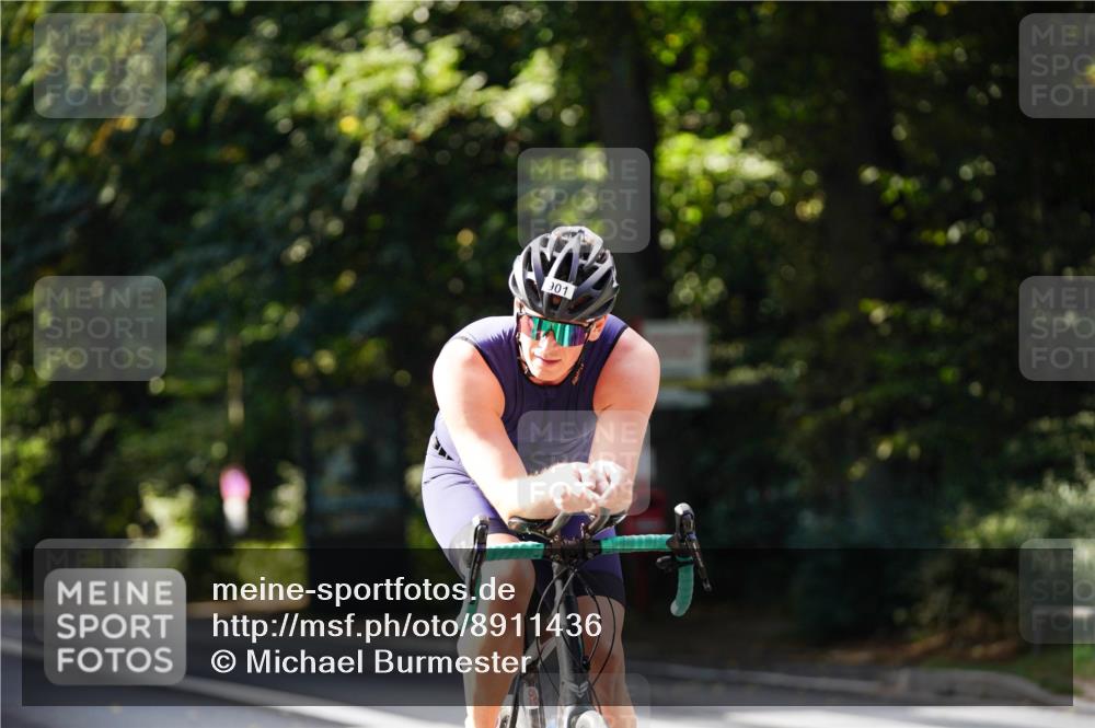 14.09.2025 - Stadtparktriathlon Michael Burmester http://msf.ph/oto/8911436 14.09.2025 11:08:36 Radfahren 842, 880, 901 meine-sportfotos.de