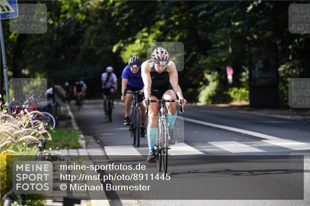 14.09.2025 - Stadtparktriathlon Michael Burmester http://msf.ph/oto/8911445 14.09.2025 11:08:49 Radfahren 766, 808, 842, 875, 876, 895 meine-sportfotos.de