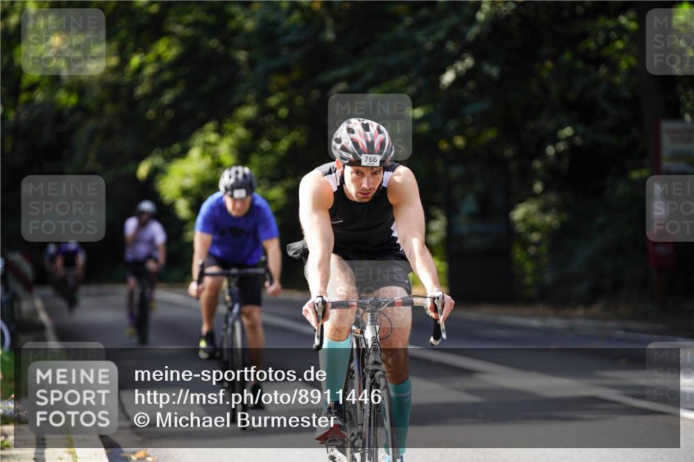 14.09.2025 - Stadtparktriathlon Michael Burmester http://msf.ph/oto/8911446 14.09.2025 11:08:50 Radfahren 766, 808, 875, 876, 895 meine-sportfotos.de