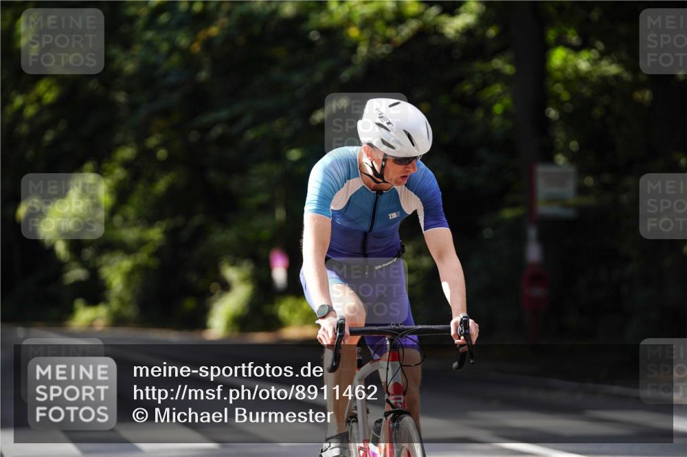14.09.2025 - Stadtparktriathlon Michael Burmester http://msf.ph/oto/8911462 14.09.2025 11:09:01 Radfahren 787, 843, 875, 876 meine-sportfotos.de