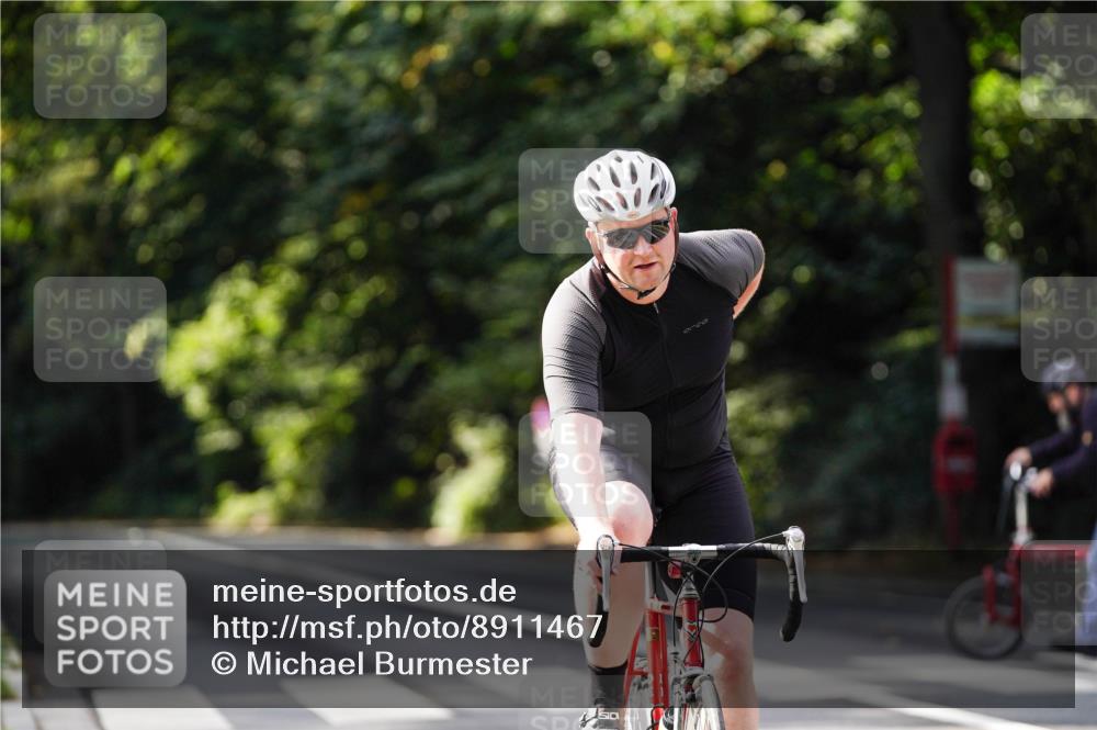 14.09.2025 - Stadtparktriathlon Michael Burmester http://msf.ph/oto/8911467 14.09.2025 11:09:17 Radfahren 805, 823 meine-sportfotos.de