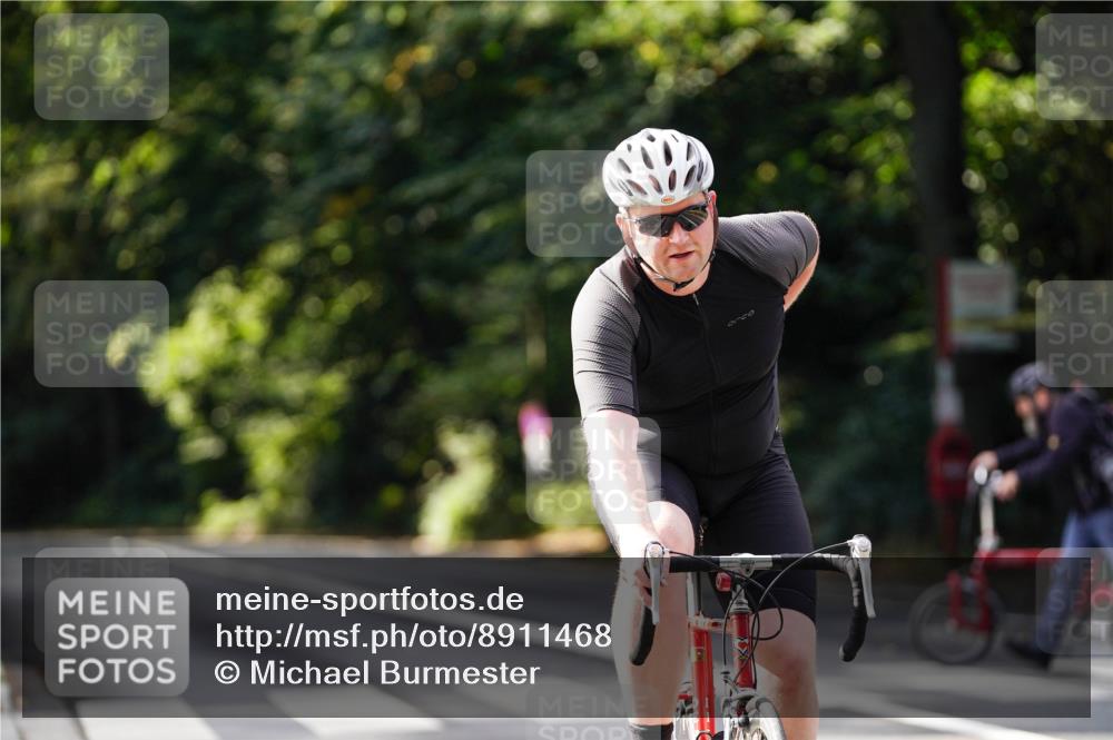 14.09.2025 - Stadtparktriathlon Michael Burmester http://msf.ph/oto/8911468 14.09.2025 11:09:17 Radfahren 805, 823 meine-sportfotos.de