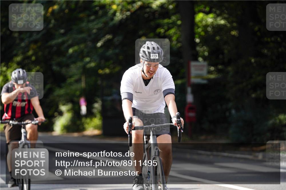 14.09.2025 - Stadtparktriathlon Michael Burmester http://msf.ph/oto/8911495 14.09.2025 11:10:05 Radfahren 762, 779, 797, 806, 849, 888 meine-sportfotos.de