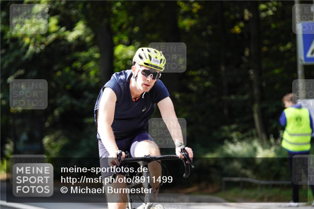 14.09.2025 - Stadtparktriathlon Michael Burmester http://msf.ph/oto/8911499 14.09.2025 11:10:13 Radfahren 762, 806, 868, 877 meine-sportfotos.de