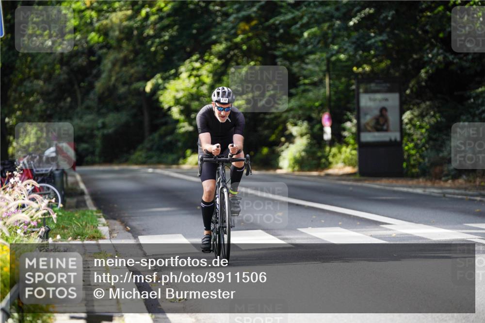 14.09.2025 - Stadtparktriathlon Michael Burmester http://msf.ph/oto/8911506 14.09.2025 11:10:21 Radfahren 732, 868, 877 meine-sportfotos.de