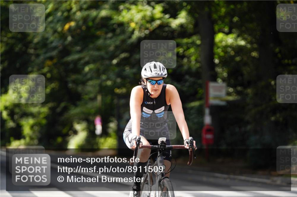 14.09.2025 - Stadtparktriathlon Michael Burmester http://msf.ph/oto/8911509 14.09.2025 11:10:41 Radfahren 643, 916 meine-sportfotos.de