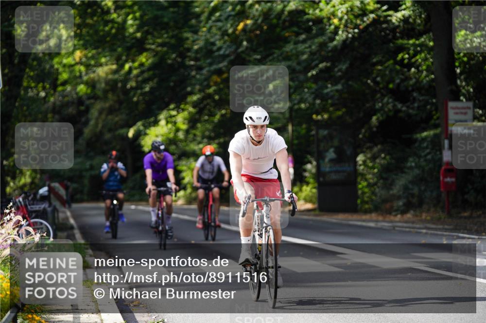 14.09.2025 - Stadtparktriathlon Michael Burmester http://msf.ph/oto/8911516 14.09.2025 11:10:55 Radfahren 760, 761, 772, 786, 854, 890, 909 meine-sportfotos.de