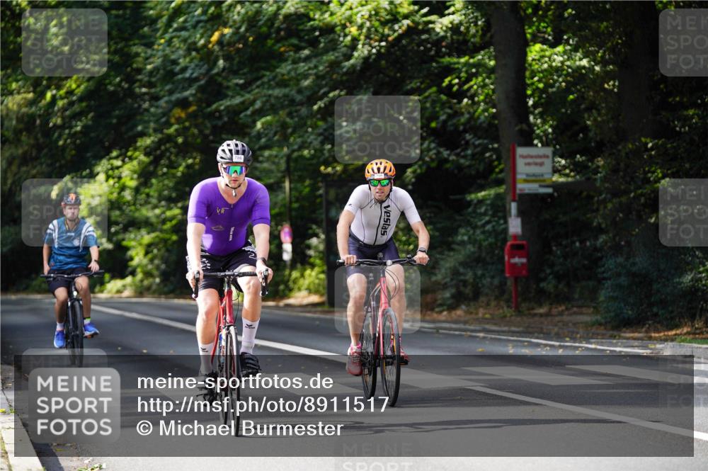 14.09.2025 - Stadtparktriathlon Michael Burmester http://msf.ph/oto/8911517 14.09.2025 11:10:56 Radfahren 760, 761, 772, 786, 854, 890, 909 meine-sportfotos.de