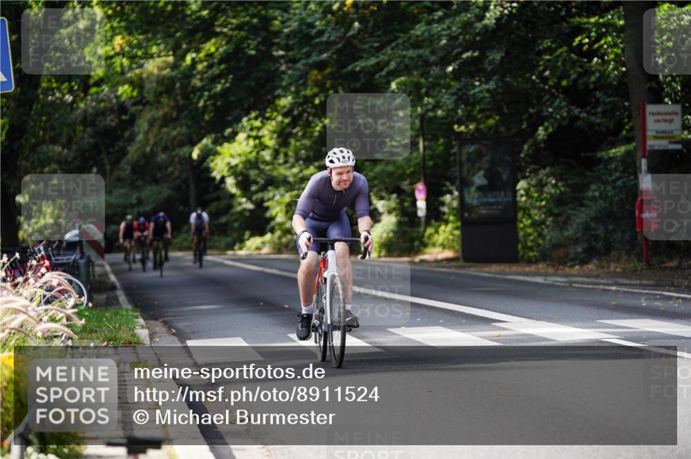 14.09.2025 - Stadtparktriathlon Michael Burmester http://msf.ph/oto/8911524 14.09.2025 11:11:34 Radfahren 740, 792, 822, 911, 914 meine-sportfotos.de