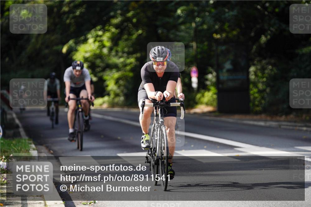 14.09.2025 - Stadtparktriathlon Michael Burmester http://msf.ph/oto/8911541 14.09.2025 11:12:01 Radfahren 754, 755, 765, 771, 802, 852, 919 meine-sportfotos.de