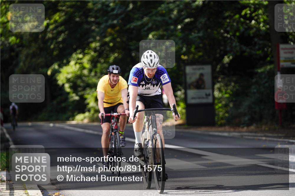 14.09.2025 - Stadtparktriathlon Michael Burmester http://msf.ph/oto/8911575 14.09.2025 11:12:39 Radfahren 833, 836, 841, 867 meine-sportfotos.de