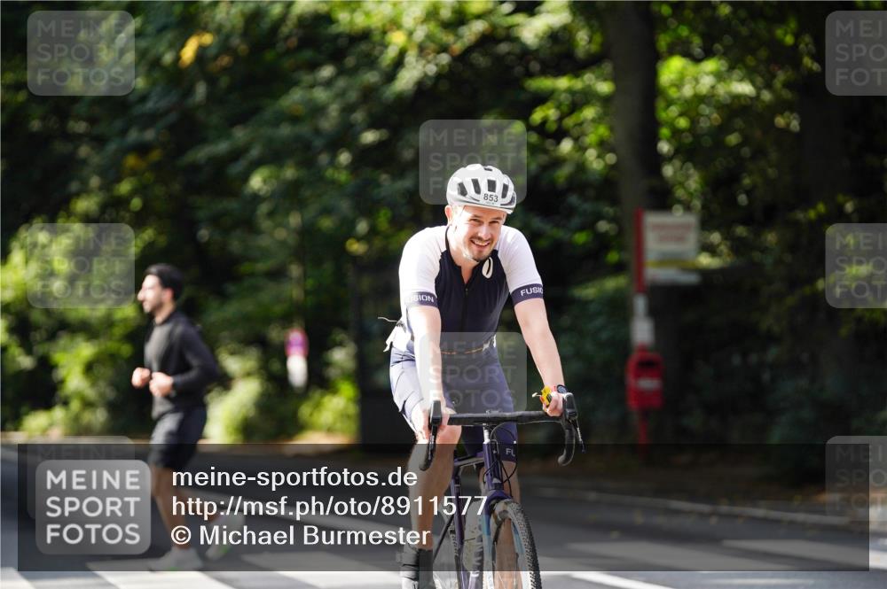 14.09.2025 - Stadtparktriathlon Michael Burmester http://msf.ph/oto/8911577 14.09.2025 11:12:48 Radfahren 853, 872 meine-sportfotos.de