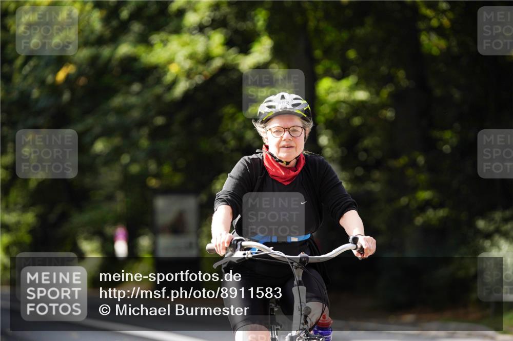 14.09.2025 - Stadtparktriathlon Michael Burmester http://msf.ph/oto/8911583 14.09.2025 11:13:05 Radfahren 682, 827, 859, 861 meine-sportfotos.de
