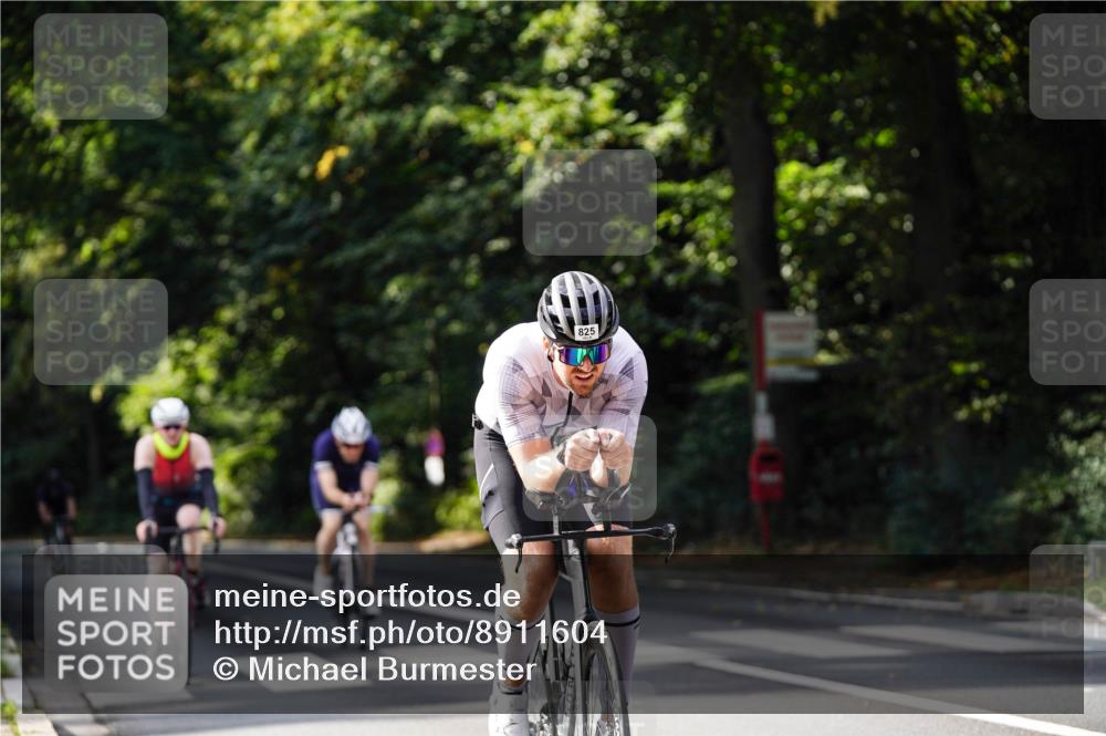 14.09.2025 - Stadtparktriathlon Michael Burmester http://msf.ph/oto/8911604 14.09.2025 11:13:33 Radfahren 825, 848, 857, 889, 917 meine-sportfotos.de