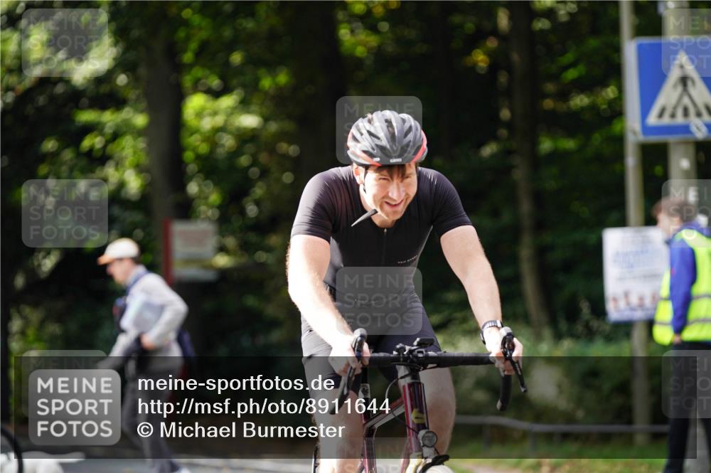 14.09.2025 - Stadtparktriathlon Michael Burmester http://msf.ph/oto/8911644 14.09.2025 11:15:02 Radfahren 882 meine-sportfotos.de