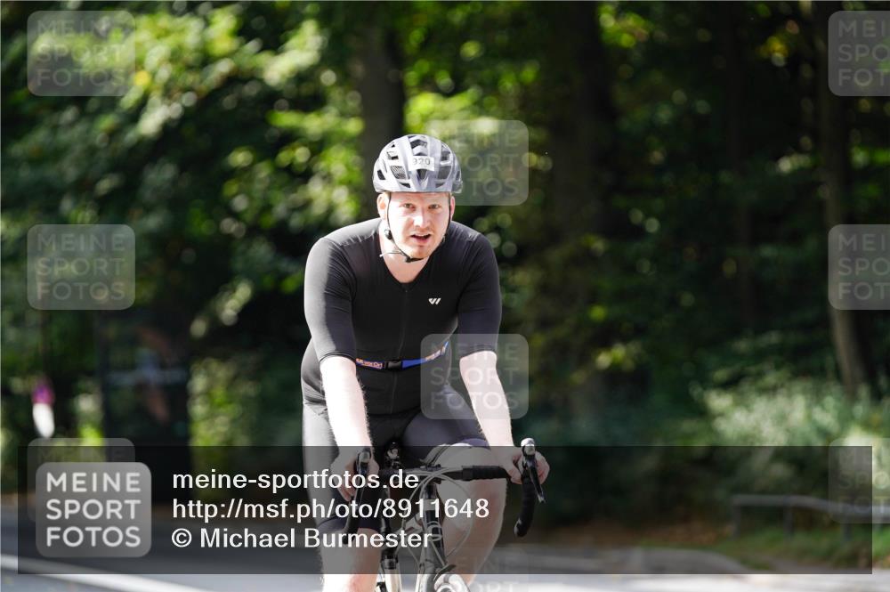 14.09.2025 - Stadtparktriathlon Michael Burmester http://msf.ph/oto/8911648 14.09.2025 11:15:11 Radfahren 886, 920 meine-sportfotos.de