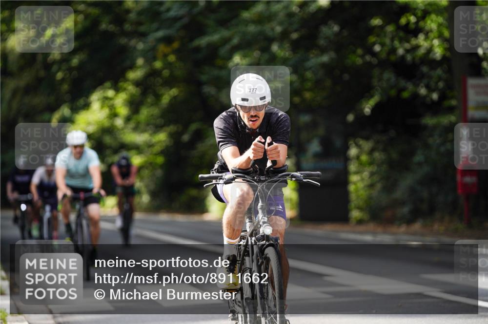 14.09.2025 - Stadtparktriathlon Michael Burmester http://msf.ph/oto/8911662 14.09.2025 11:15:30 Radfahren 756, 777, 816, 829, 837, 842, 880, 892, 901, 921 meine-sportfotos.de