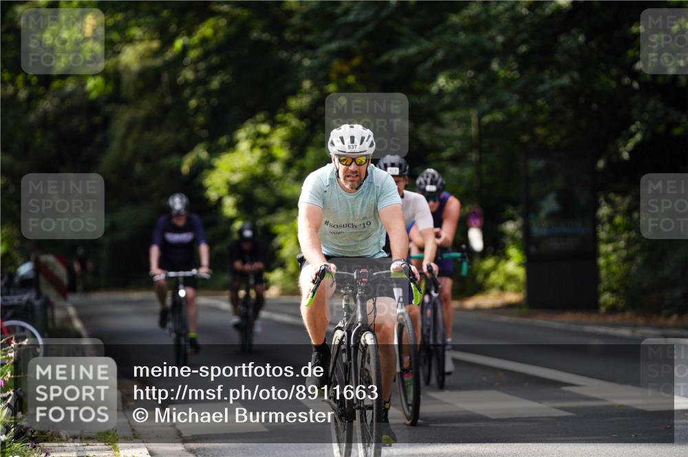 14.09.2025 - Stadtparktriathlon Michael Burmester http://msf.ph/oto/8911663 14.09.2025 11:15:32 Radfahren 756, 777, 816, 829, 837, 880, 892, 901 meine-sportfotos.de