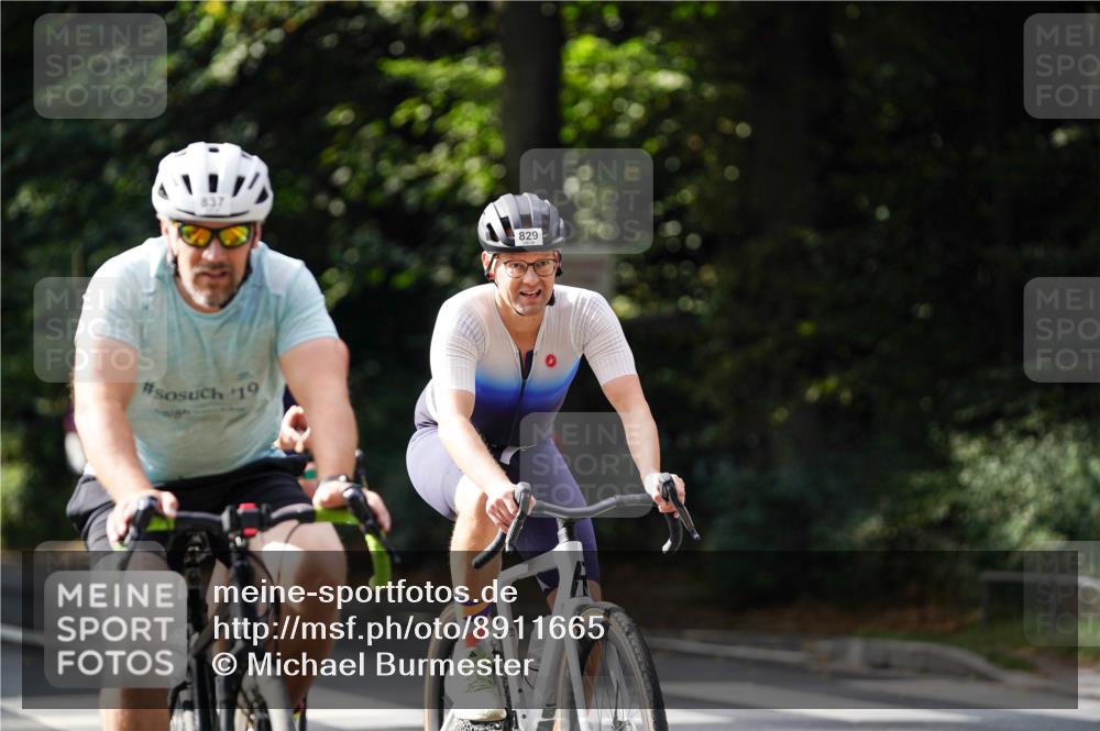14.09.2025 - Stadtparktriathlon Michael Burmester http://msf.ph/oto/8911665 14.09.2025 11:15:33 Radfahren 756, 777, 816, 829, 837, 880, 892, 901 meine-sportfotos.de