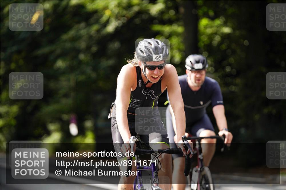 14.09.2025 - Stadtparktriathlon Michael Burmester http://msf.ph/oto/8911671 14.09.2025 11:15:45 Radfahren 739, 858, 875, 893, 918 meine-sportfotos.de