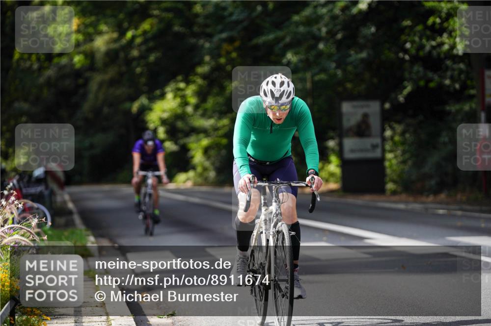 14.09.2025 - Stadtparktriathlon Michael Burmester http://msf.ph/oto/8911674 14.09.2025 11:15:50 Radfahren 739, 858, 875, 893, 918 meine-sportfotos.de
